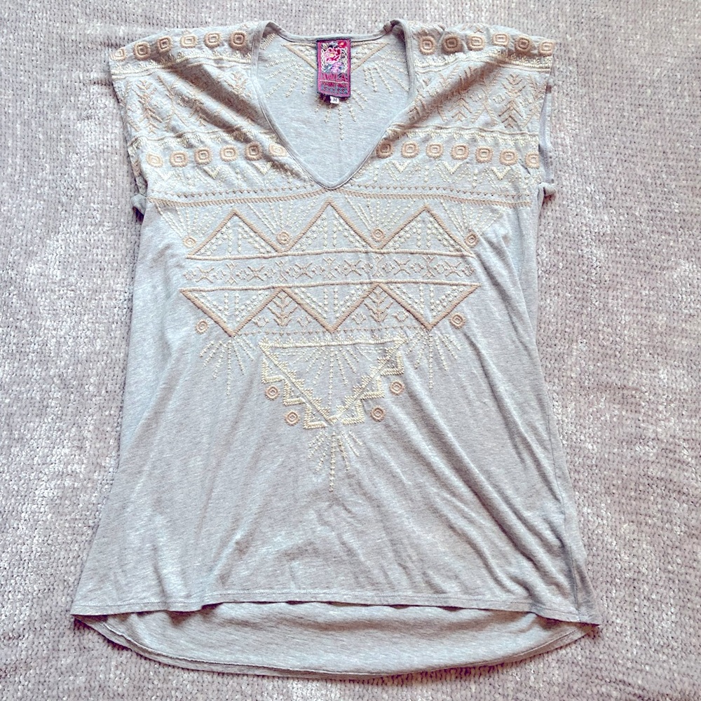 Johnny Was JWLA Collette Embroidered Tee Size M Grey Cream Tan Boho Festival Top
